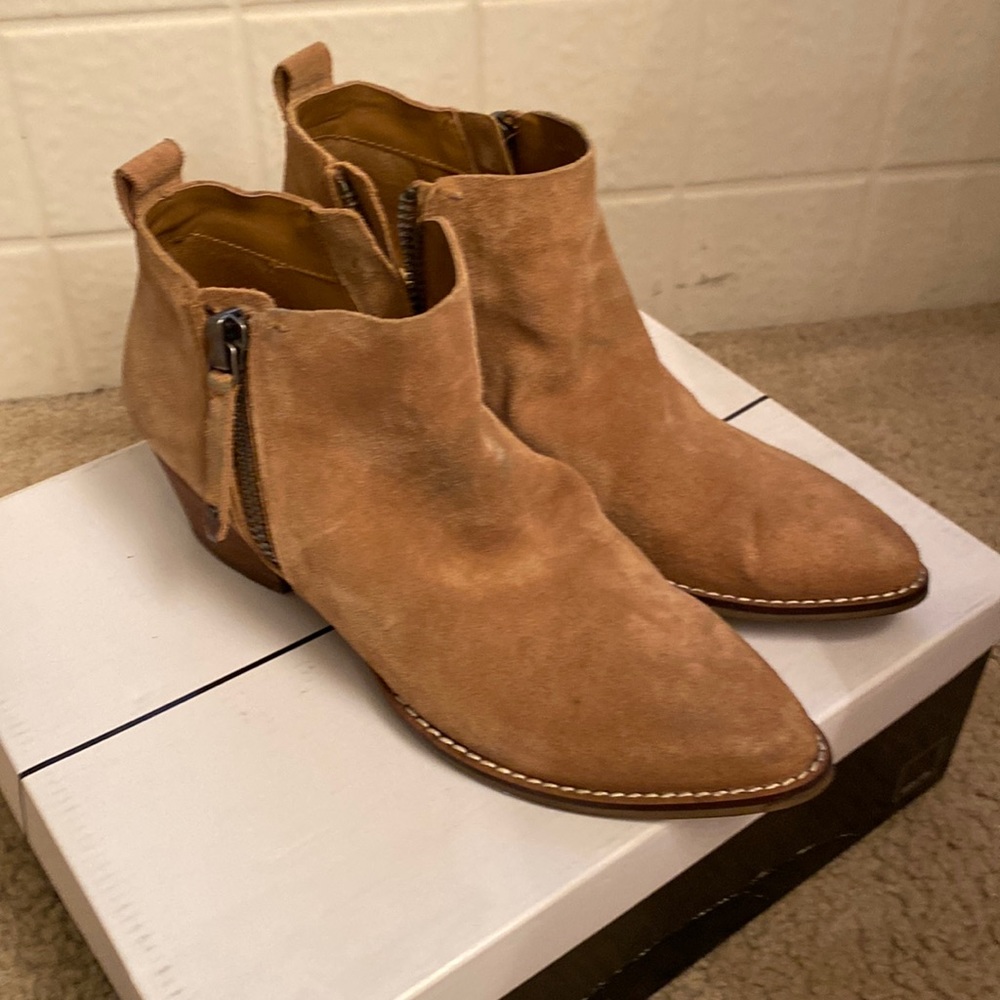 7 1/2 tan suede cowboy booties